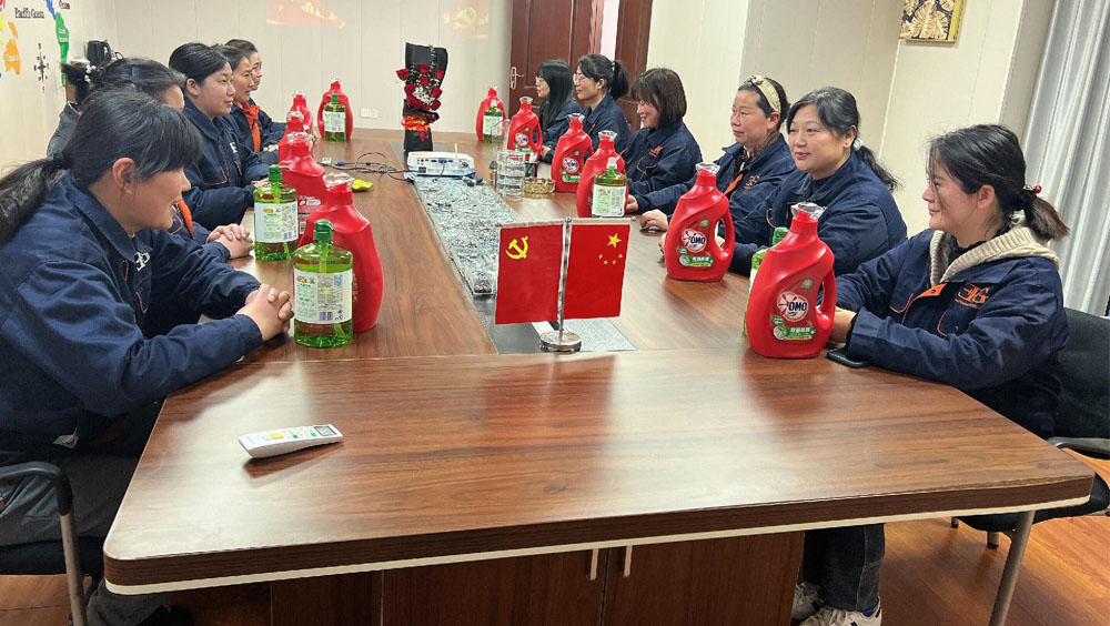 建功新時代 巾幗綻光芒